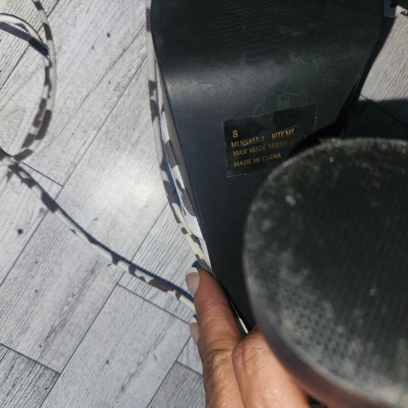 Ego Cowprint Super fun gladiator style round heel - Picture 6 of 7